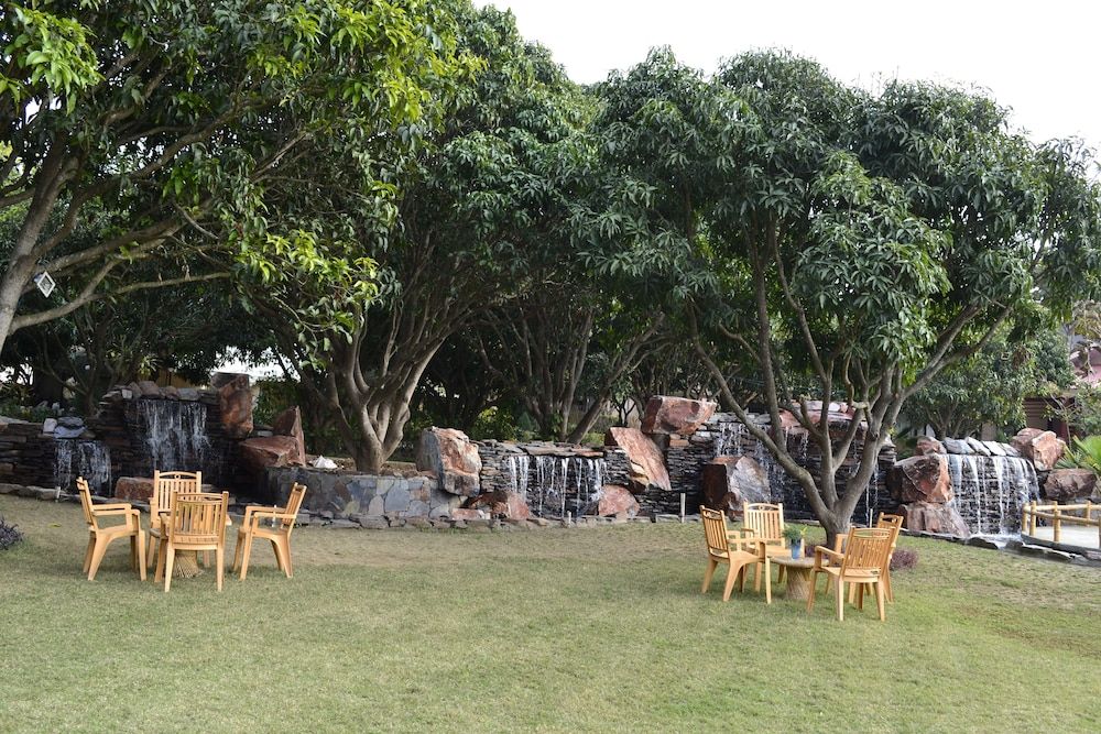 Corbett Wild Iris Spa & Resort