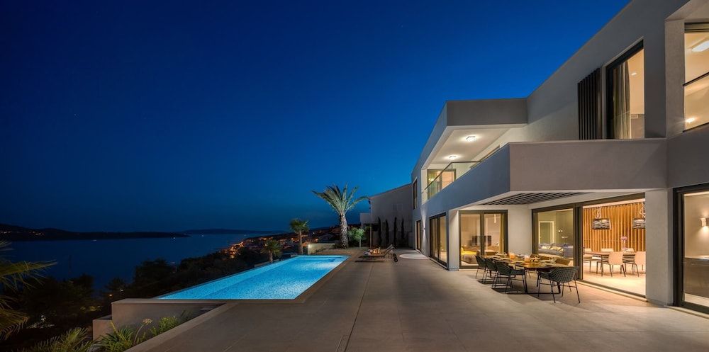 Ultraluxury Villa Elyzeum