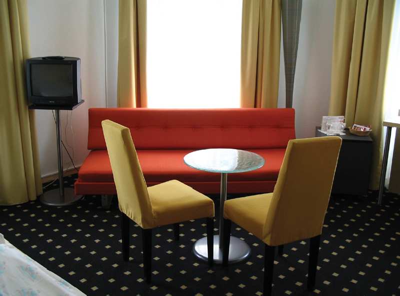 Becozy Self Check-in Pop-up Hotel Basel