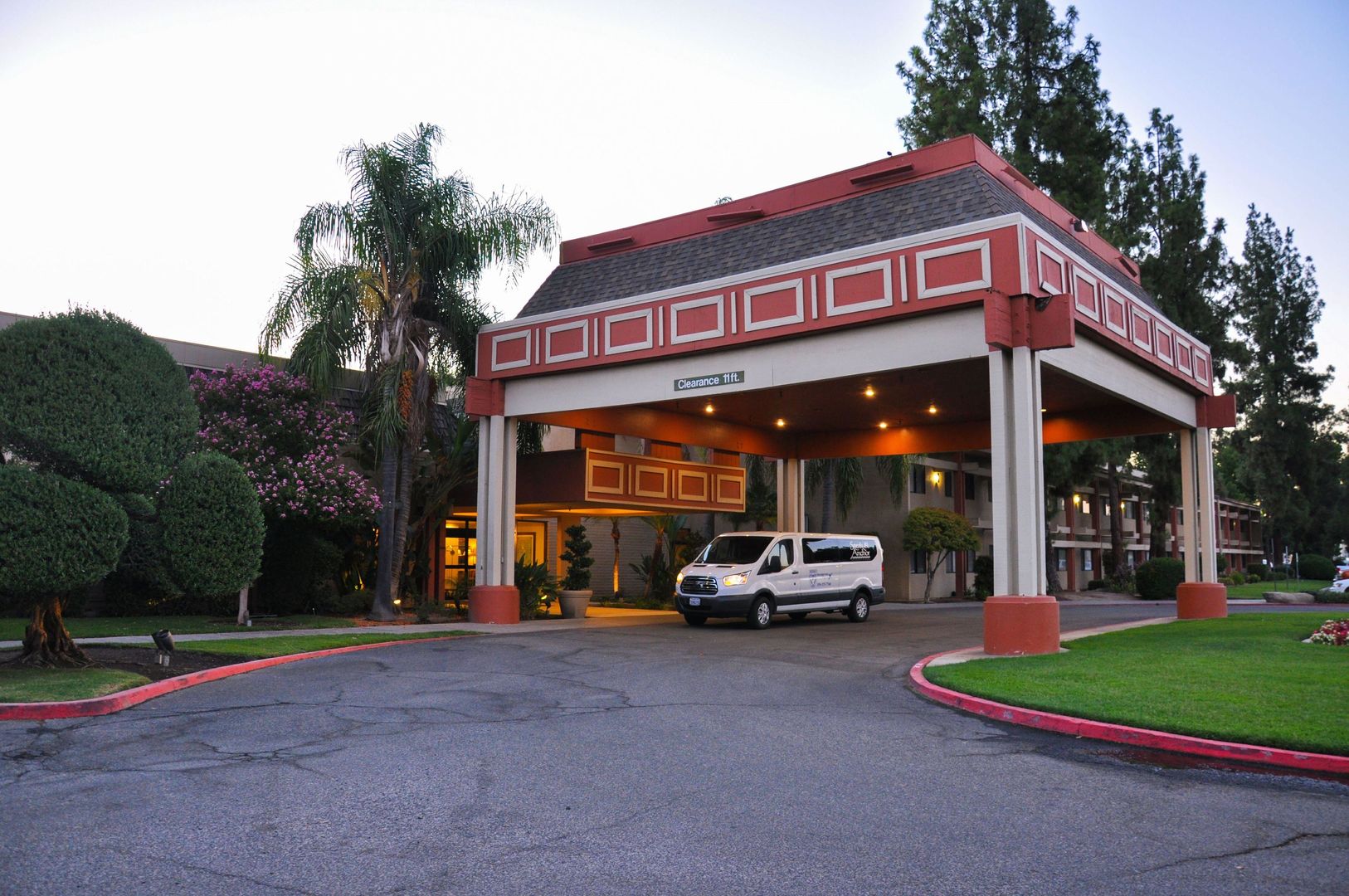 Piccadilly Inn Airport