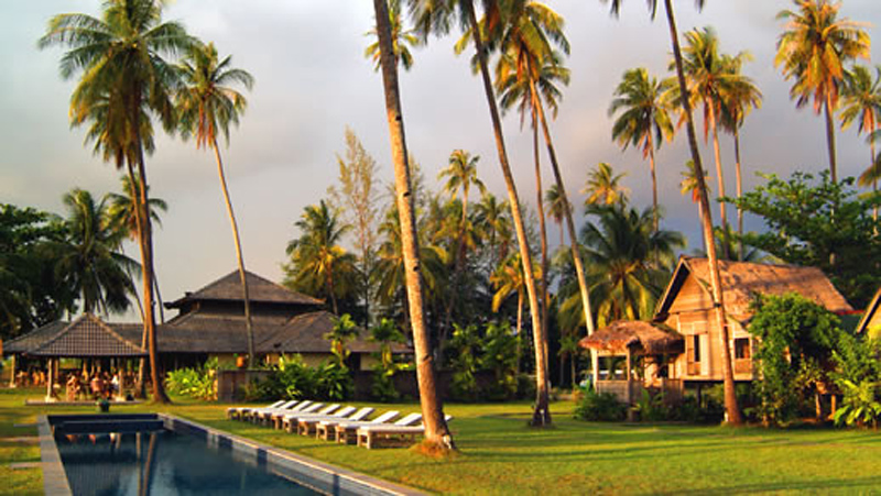 Bon Ton Antique Wooden Villas