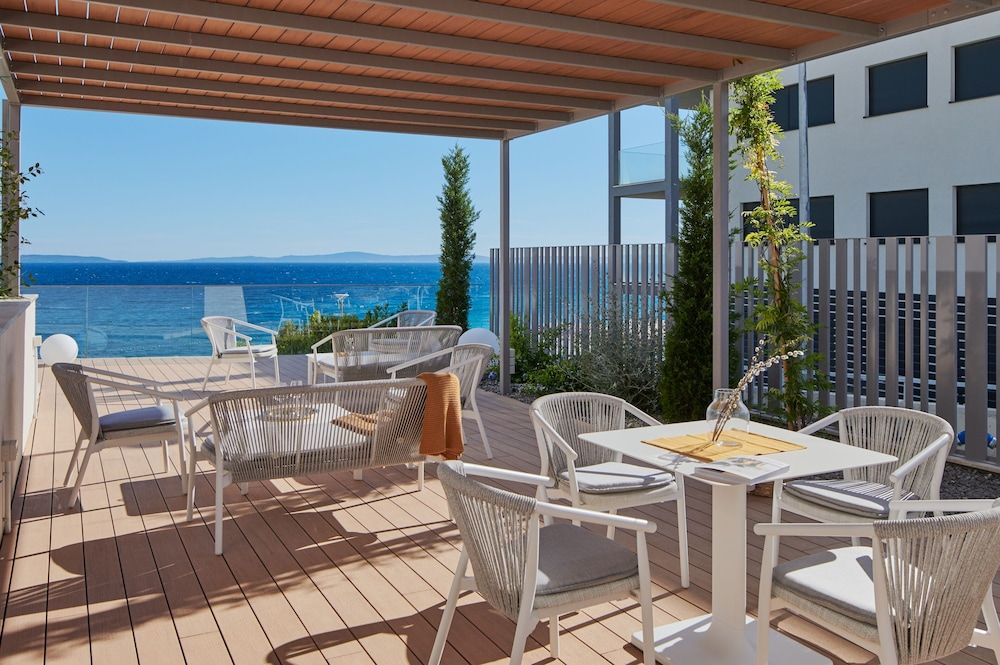 Eol Apartments
