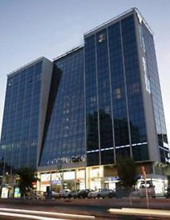 Queen Centre Arjaan