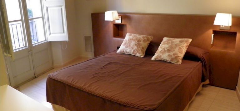 Apartaments Sant Jordi Comtal 33