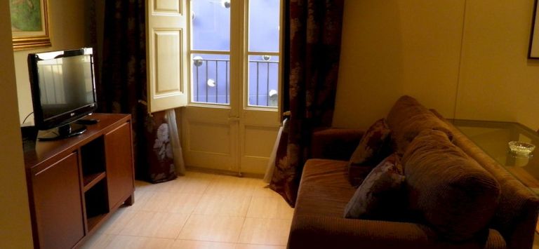 Apartaments Sant Jordi Comtal 33