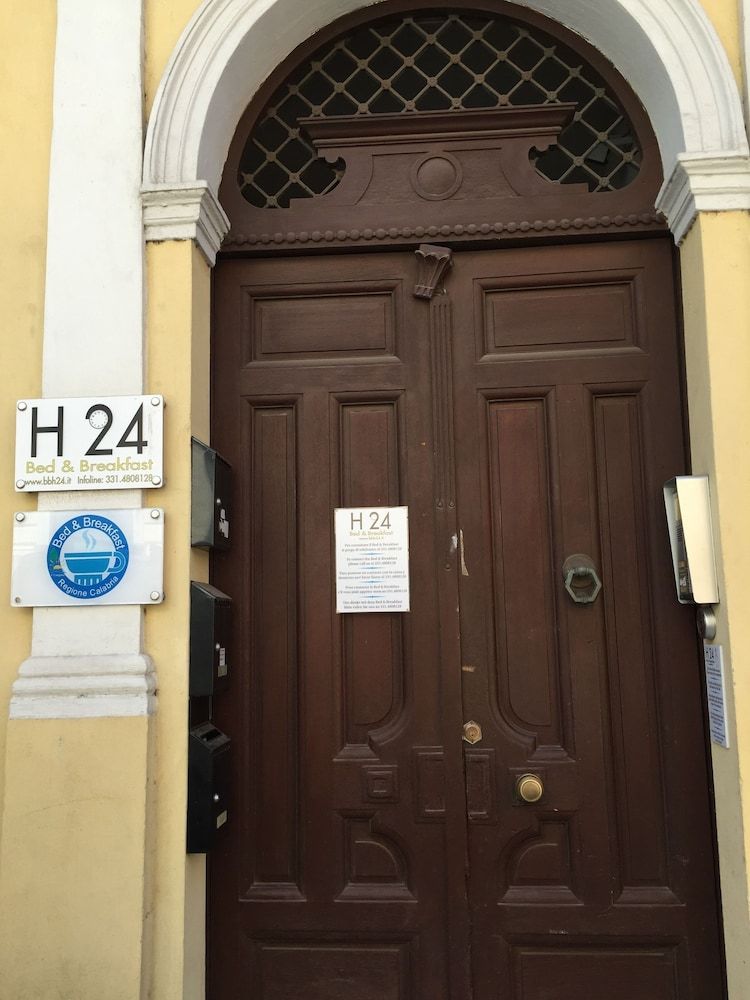 Bed & Breakfast H_24
