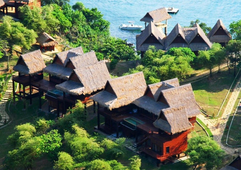 Cauayan Island Resort