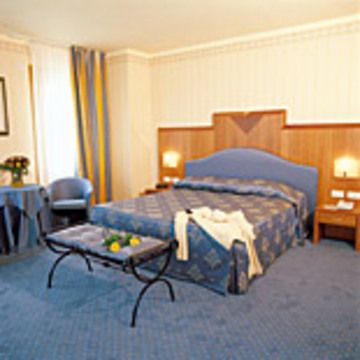 PHI Hotel Astoria