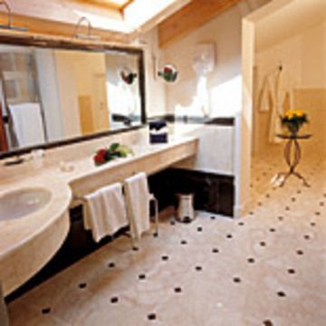 PHI Hotel Astoria
