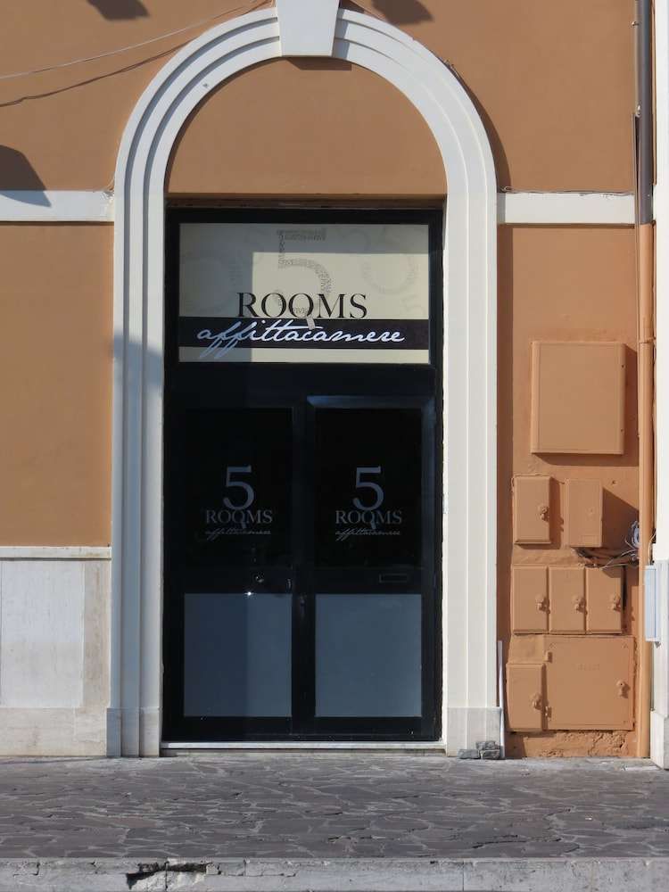 5 Rooms