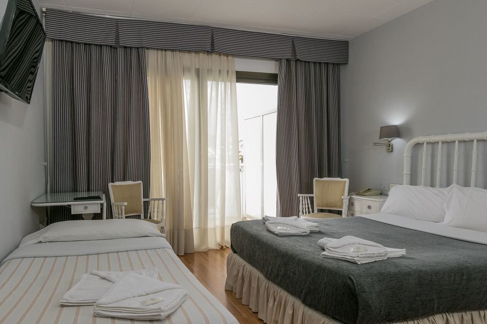 Hotel 153
