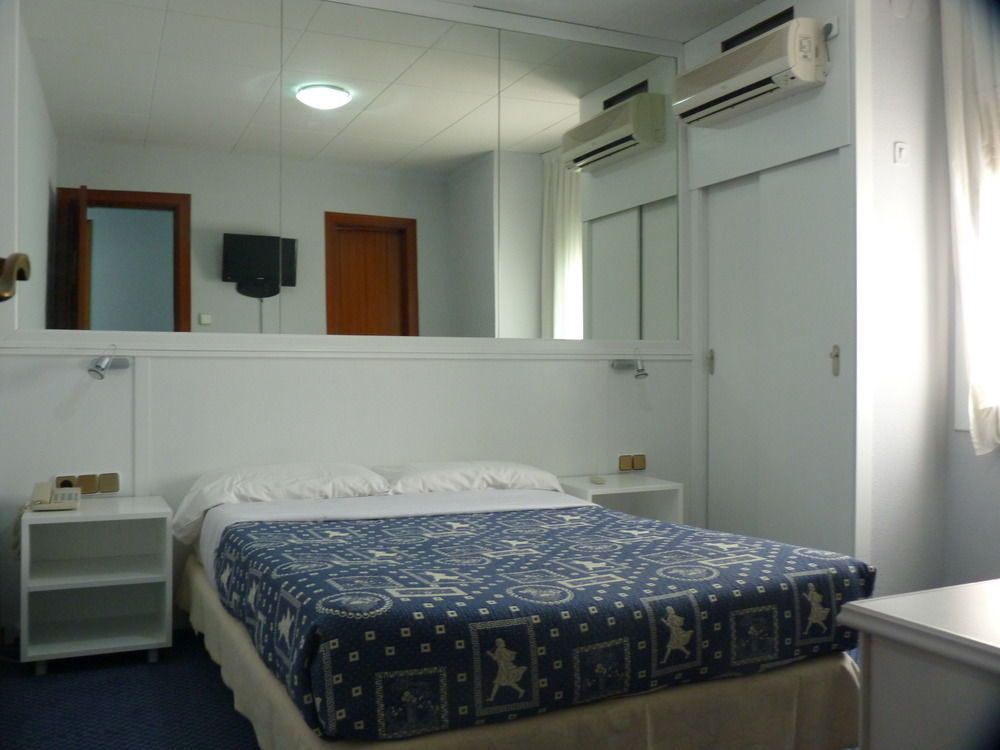 Hotel 153