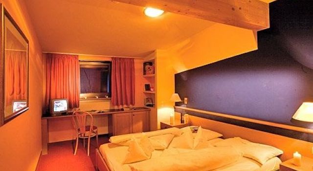 Alphotel Stocker