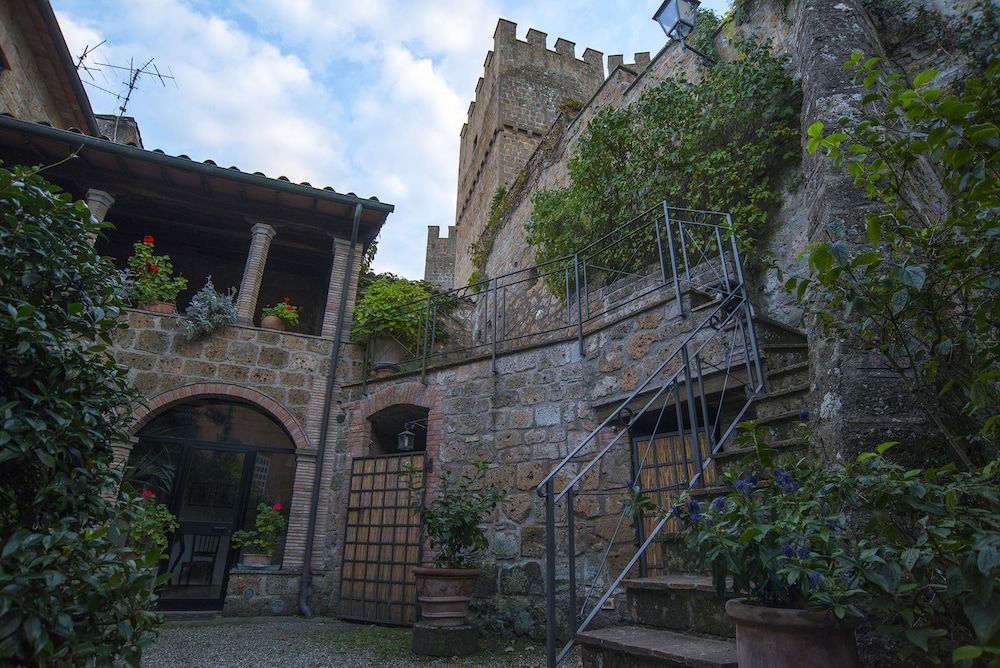 Castello Di Proceno Albergo Diffuso In Dimora D'Epoca