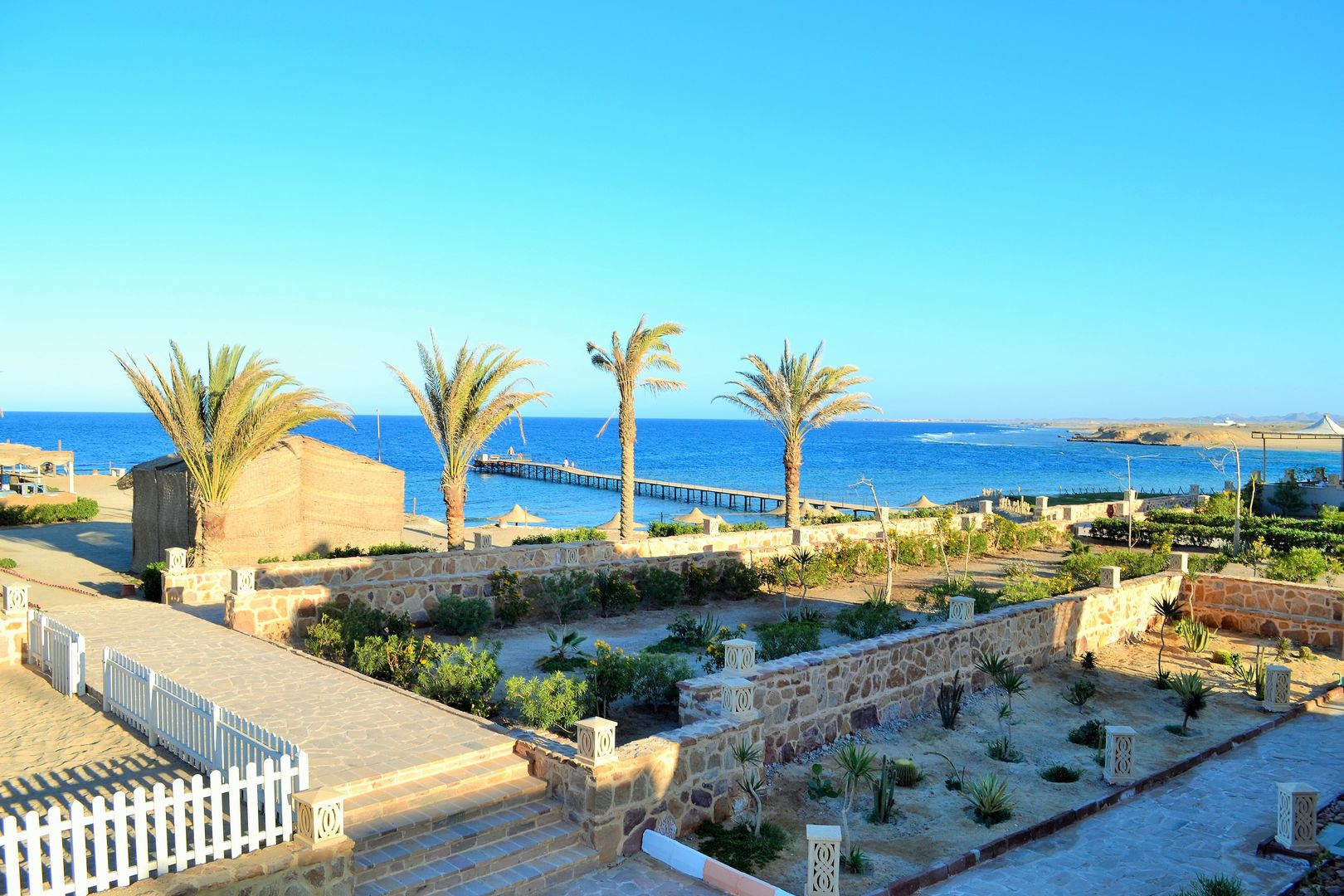 Rohanou Beach Resort & Ecolodge