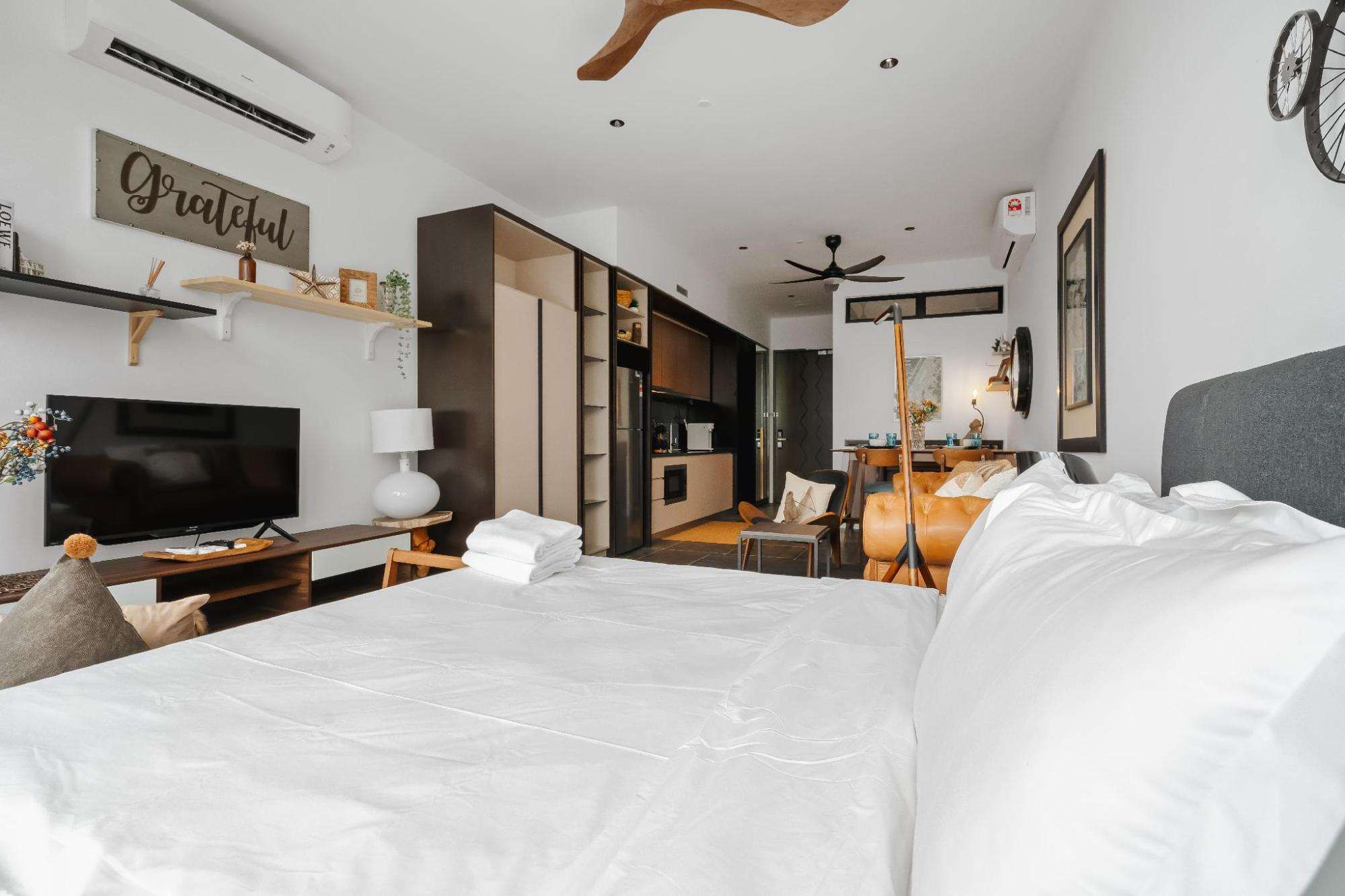 Scarletz KLCC Apartments by Soulasia