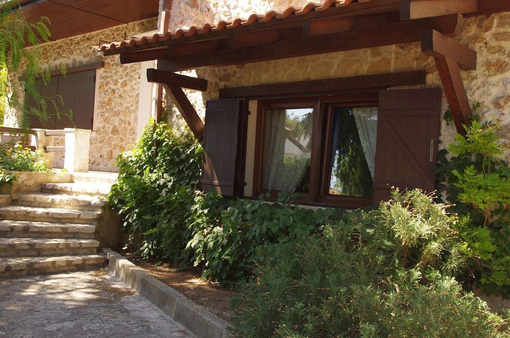 B&B Stonehouse