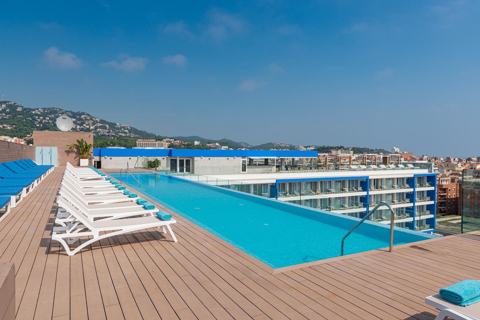 L'Azure Hotel