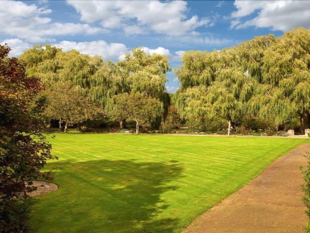 Cherbridge Lodges - Riverside lodges, short lets