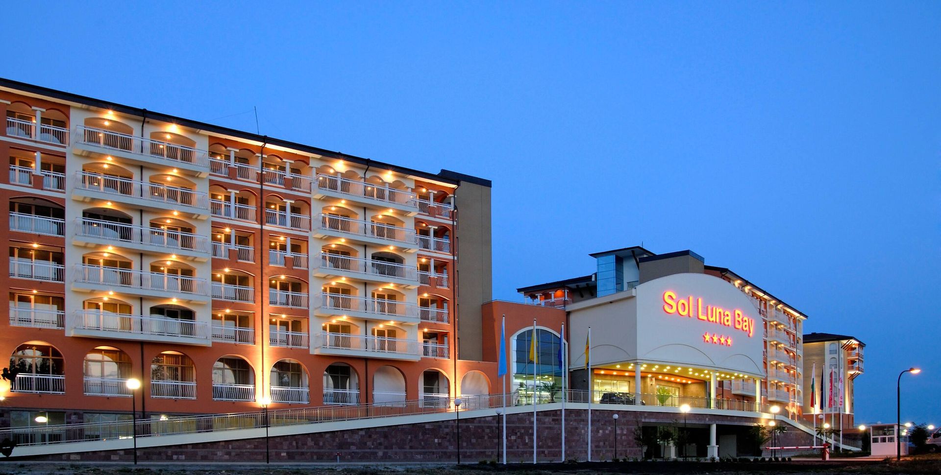 SOL Luna Bay