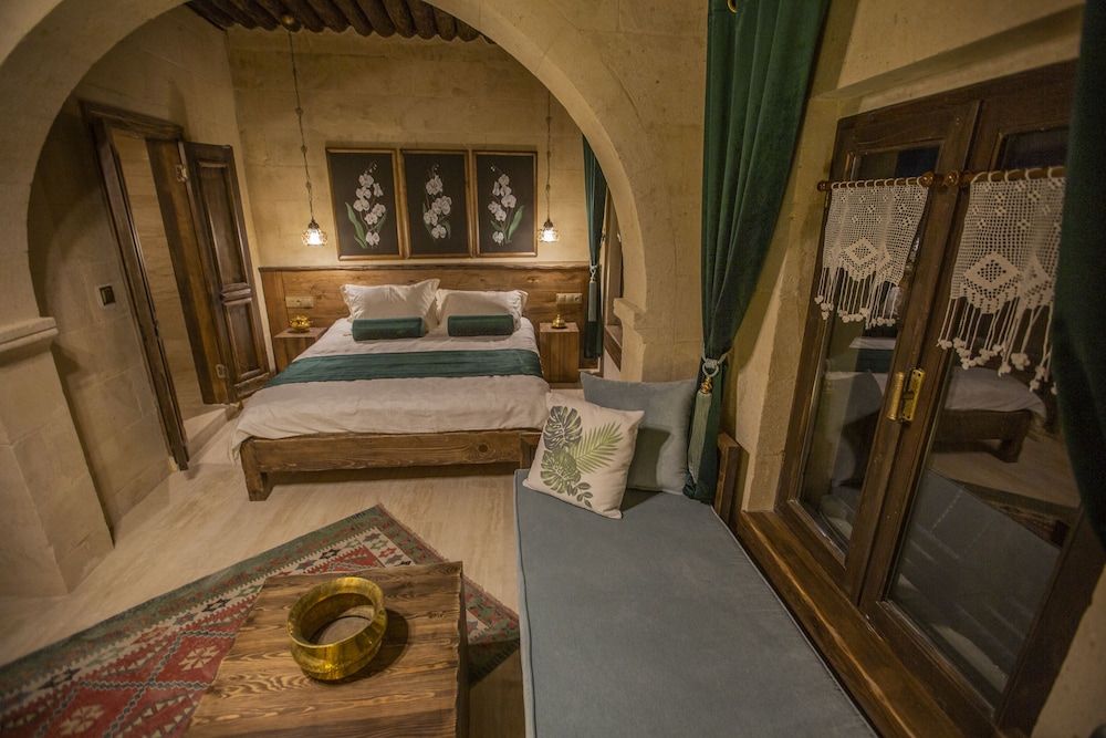 Maks Cave House