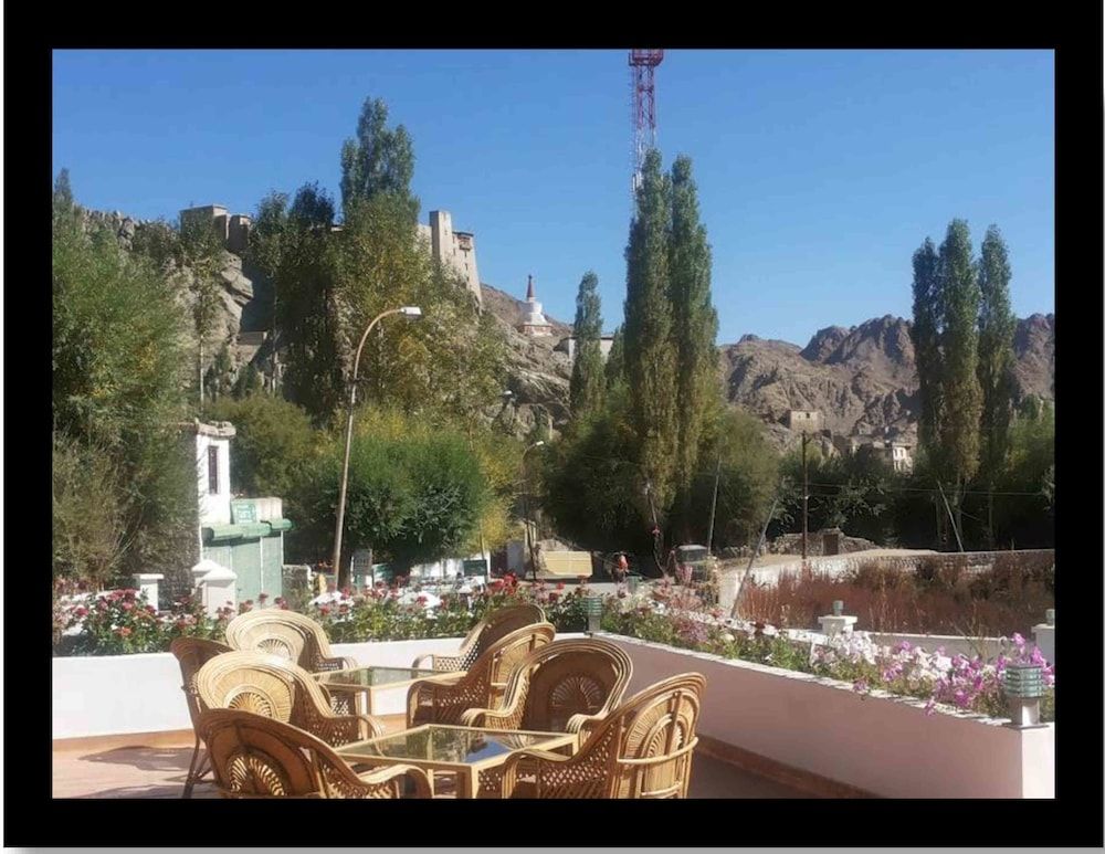 Hotel Glacier View