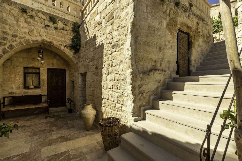 Kayata Cave Suites