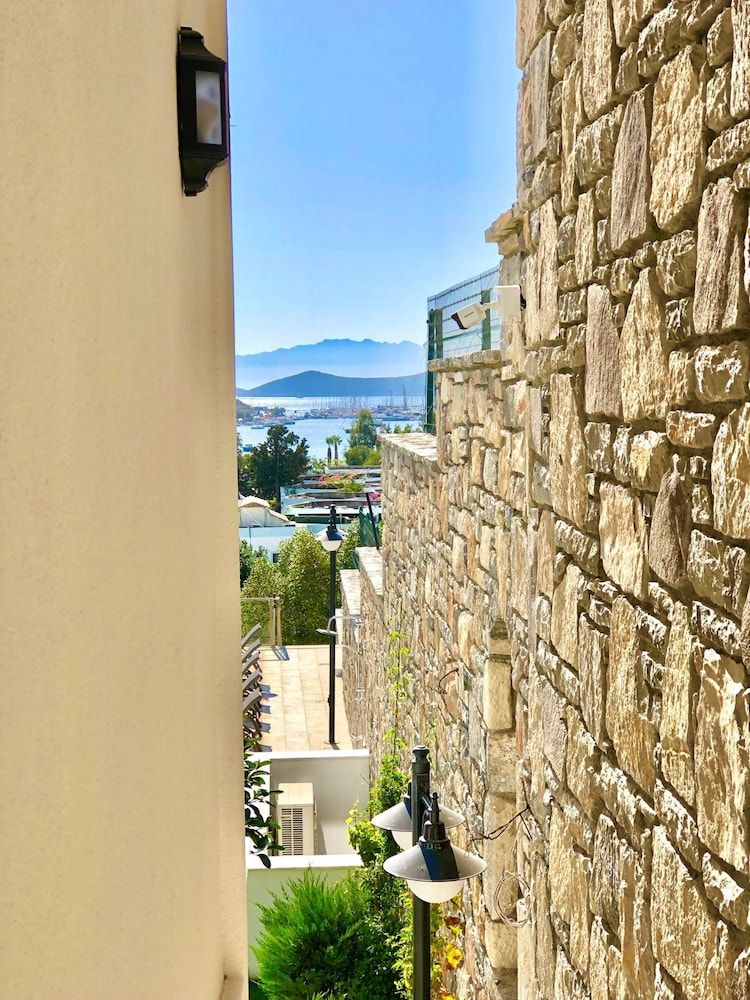Lodos Suites