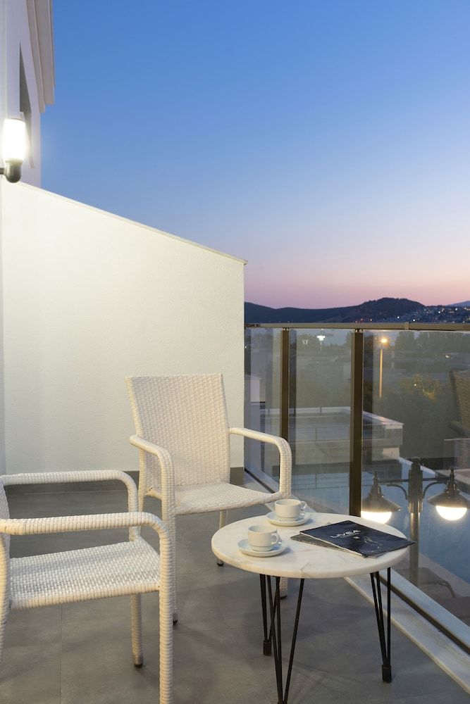 Lodos Suites
