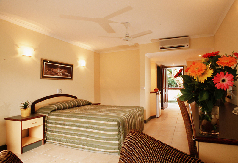 Bay Village Tropical Retreat