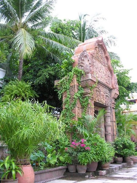 White House Beach Resort & Spa