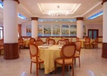 Gold Hotel