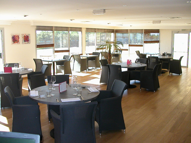 Quality Suites Victoria Garden