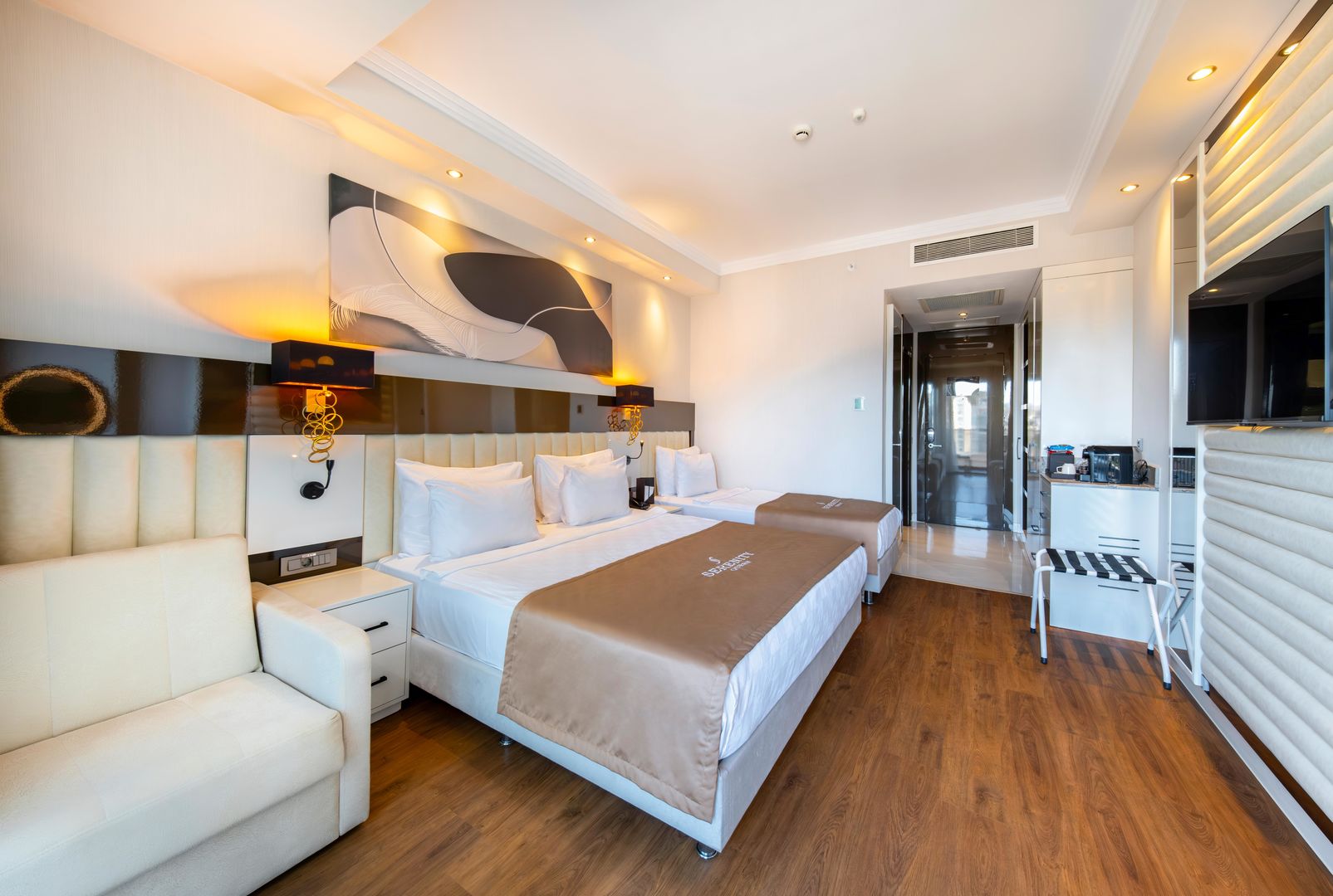Serenity Queen Hotel