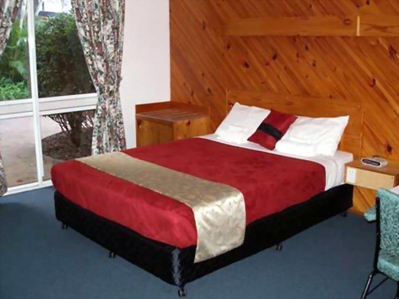 Smart Motels Bert Hinkler