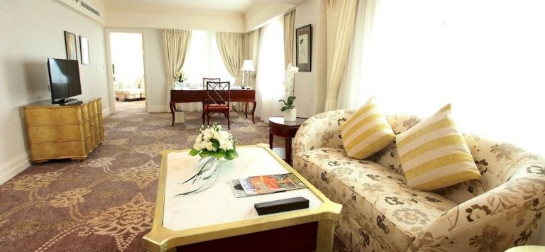 Apricot Hotel