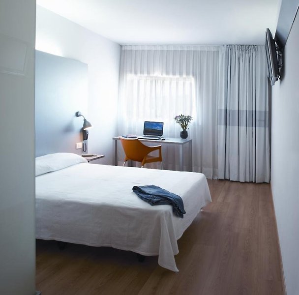 B&B HOTEL Girona 2