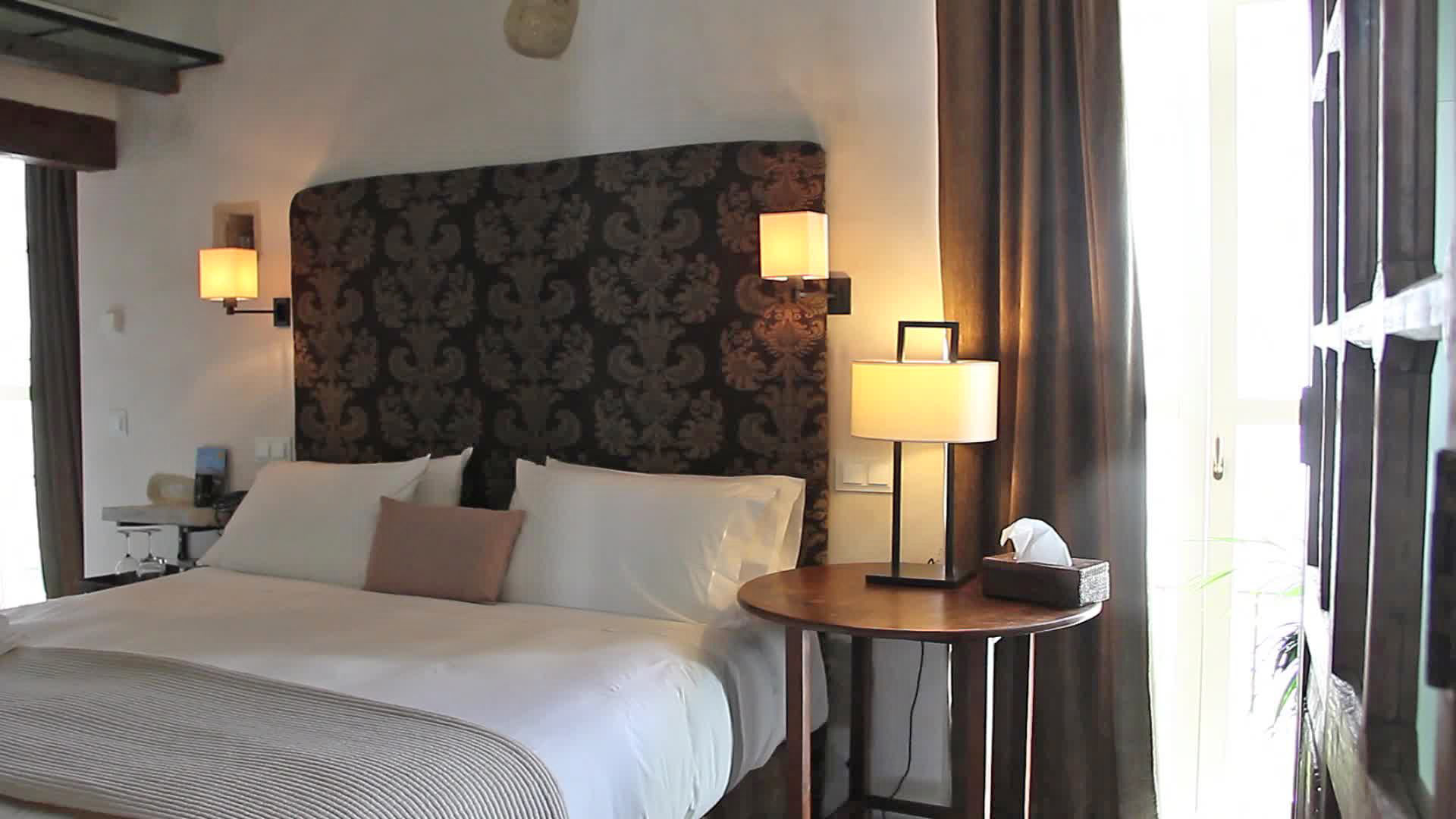 Hotel V...