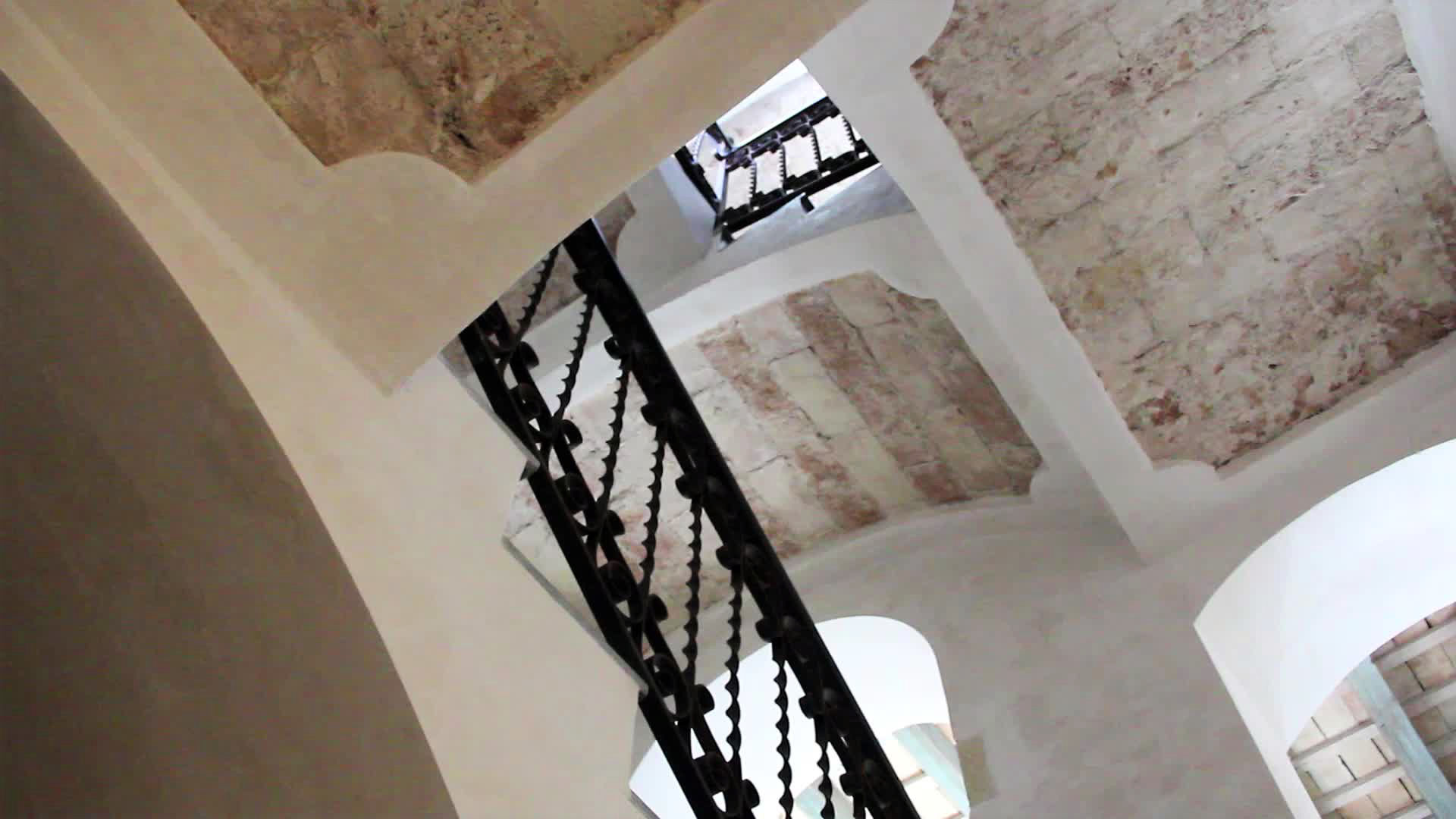 Hotel V...