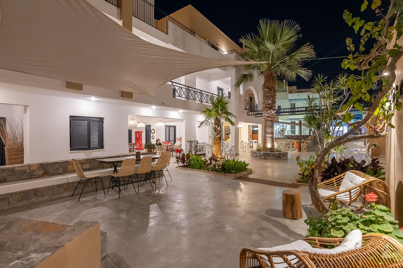 Nami Hotel & Suites