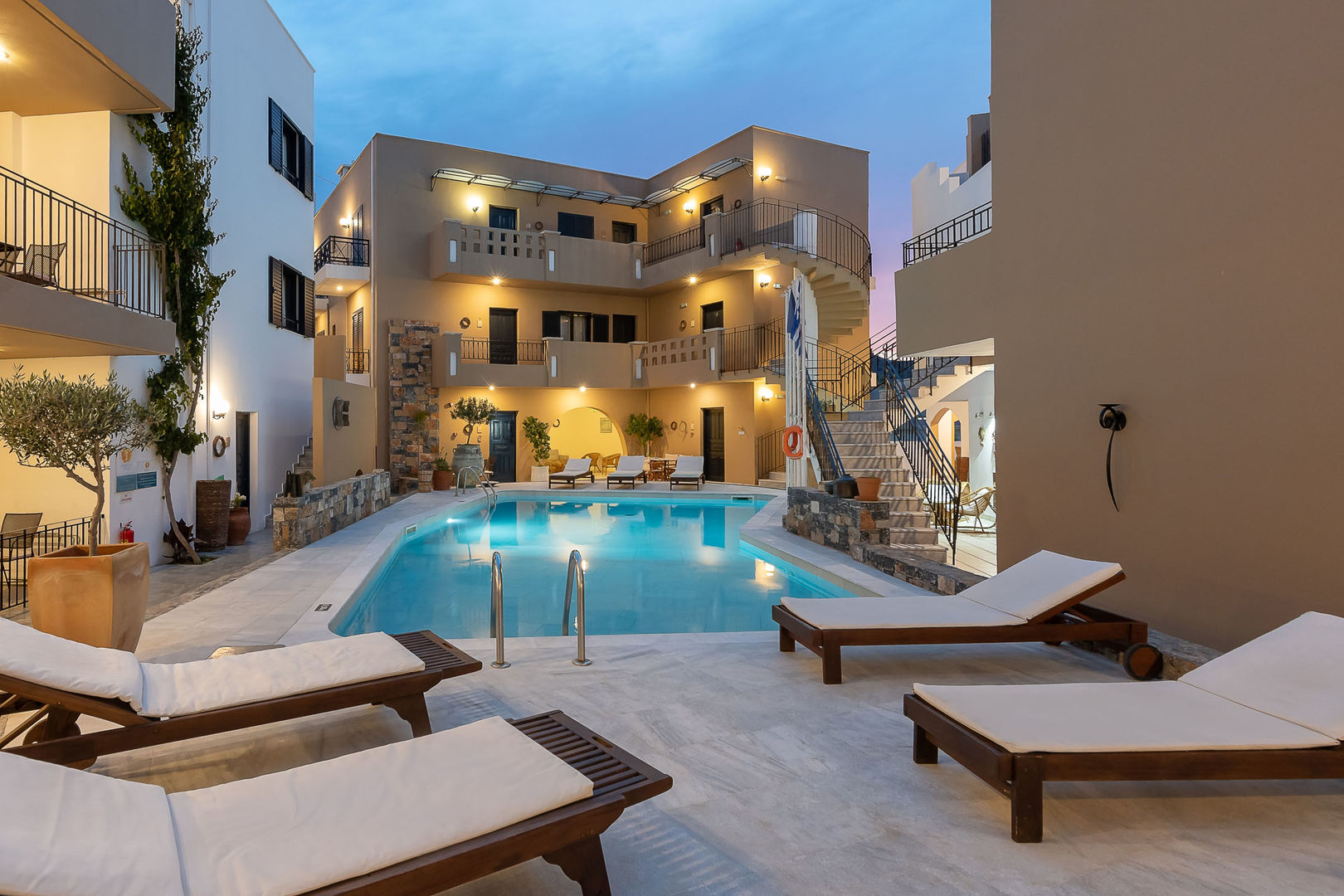 Nami Hotel & Suites