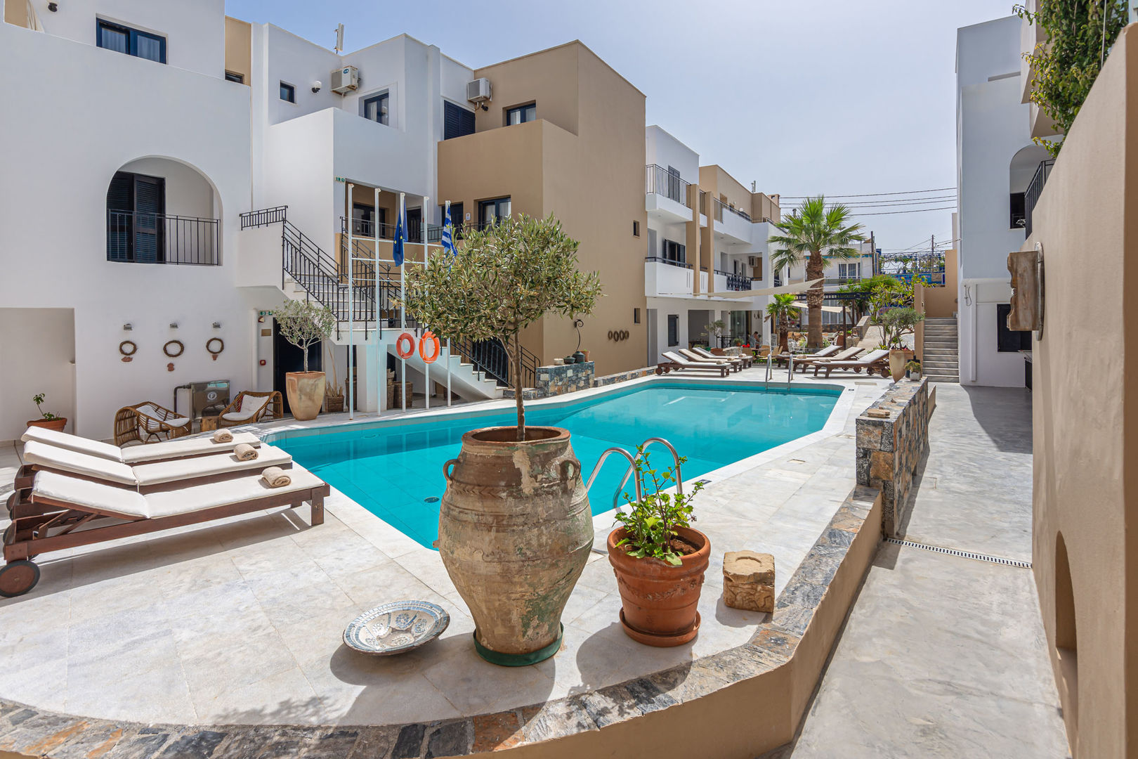 Nami Hotel & Suites