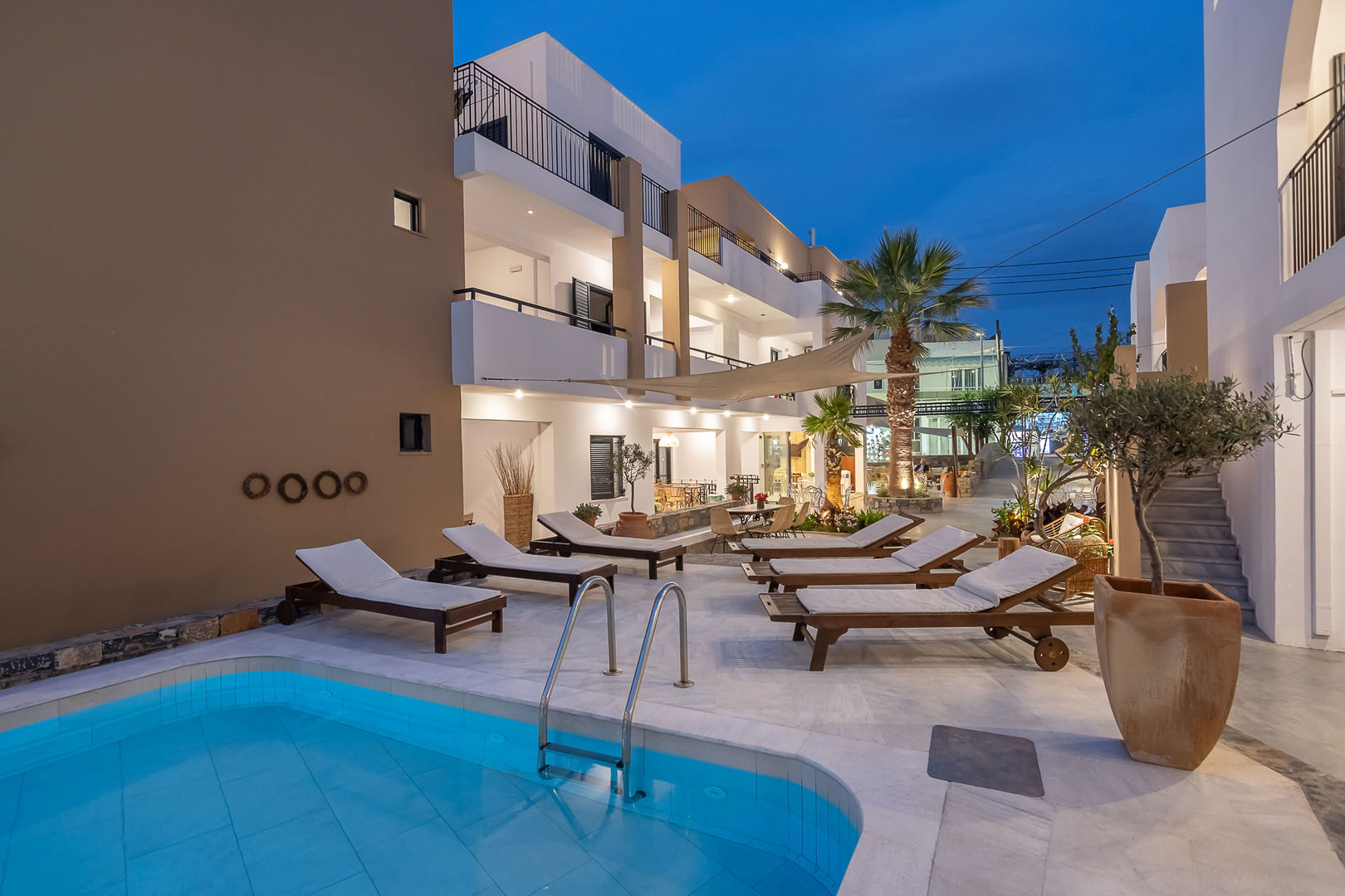 Nami Hotel & Suites