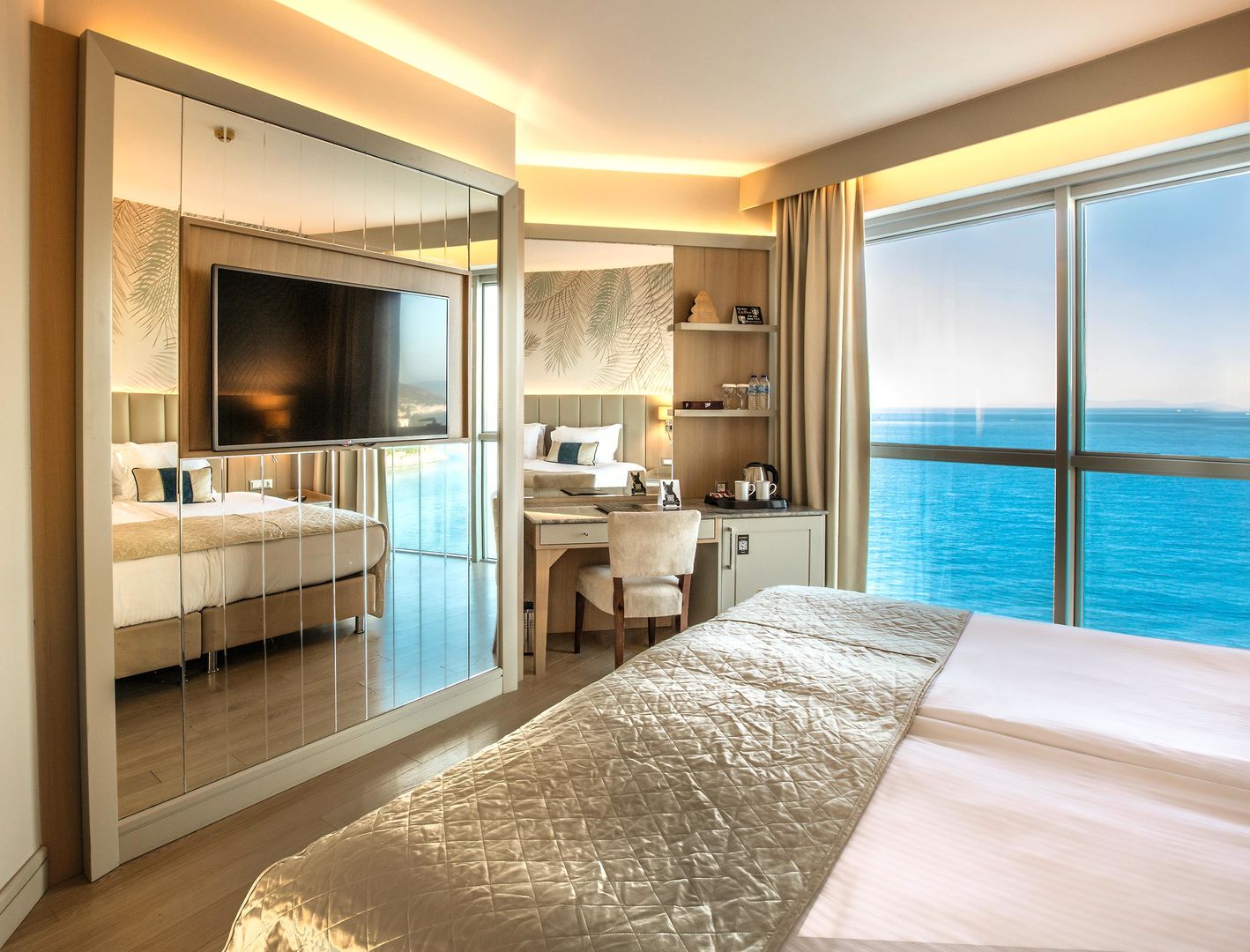 Charisma De Luxe Hotel