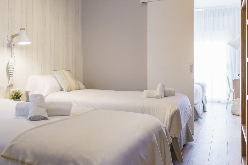 Mumm by Pillow