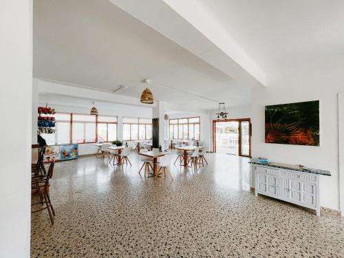 Hostal Cala Llombards