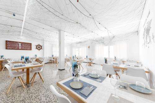 Hostal Cala Llombards