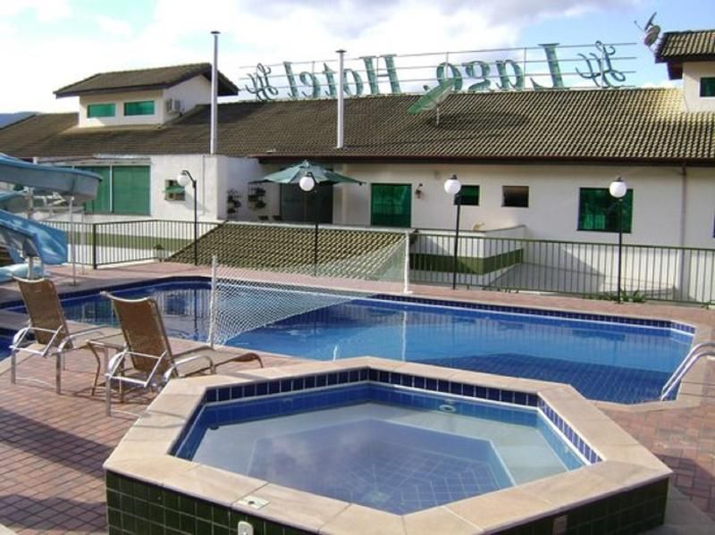 Summit Lago Hotel