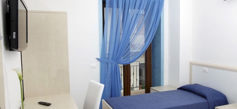 B&B Acropolis