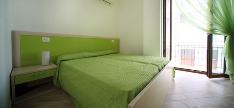 B&B Acropolis